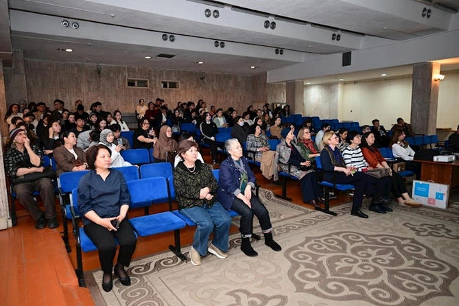 Bişkekdə Azərbaycanın Orta əsr rəssamlığı ilə bağlı mühazirə təşkil olundu — FOTOLAR Bişkekdə Azərbaycanın Orta əsr rəssamlığı ilə bağlı mühazirə təşkil olundu — FOTOLAR