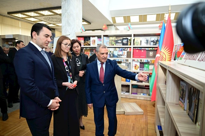 Qırğızıstan Milli Kitabxanasında Bəxtiyar Vahabzadənin kitablarının təqdimatı keçirilib — FOTOLAR Qırğızıstan Milli Kitabxanasında Bəxtiyar Vahabzadənin kitablarının təqdimatı keçirilib — FOTOLAR