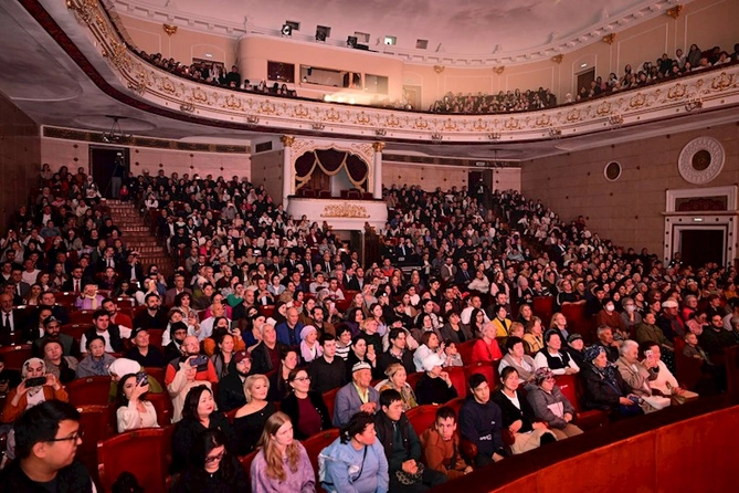 Dövlət Rəqs Ansamblı Bişkekdə Mənim Azərbaycanım konsert proqramı ilə çıxış edib — FOTOLAR Dövlət Rəqs Ansamblı Bişkekdə Mənim Azərbaycanım konsert proqramı ilə çıxış edib — FOTOLAR