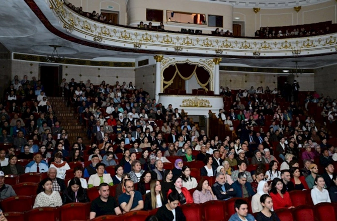 Bişkekdə Üzeyir Hacıbəylinin 140 illiyinə həsr olunan təntənəli konsert təşkil olunub — FOTOLAR Bişkekdə Üzeyir Hacıbəylinin 140 illiyinə həsr olunan təntənəli konsert təşkil olunub — FOTOLAR
