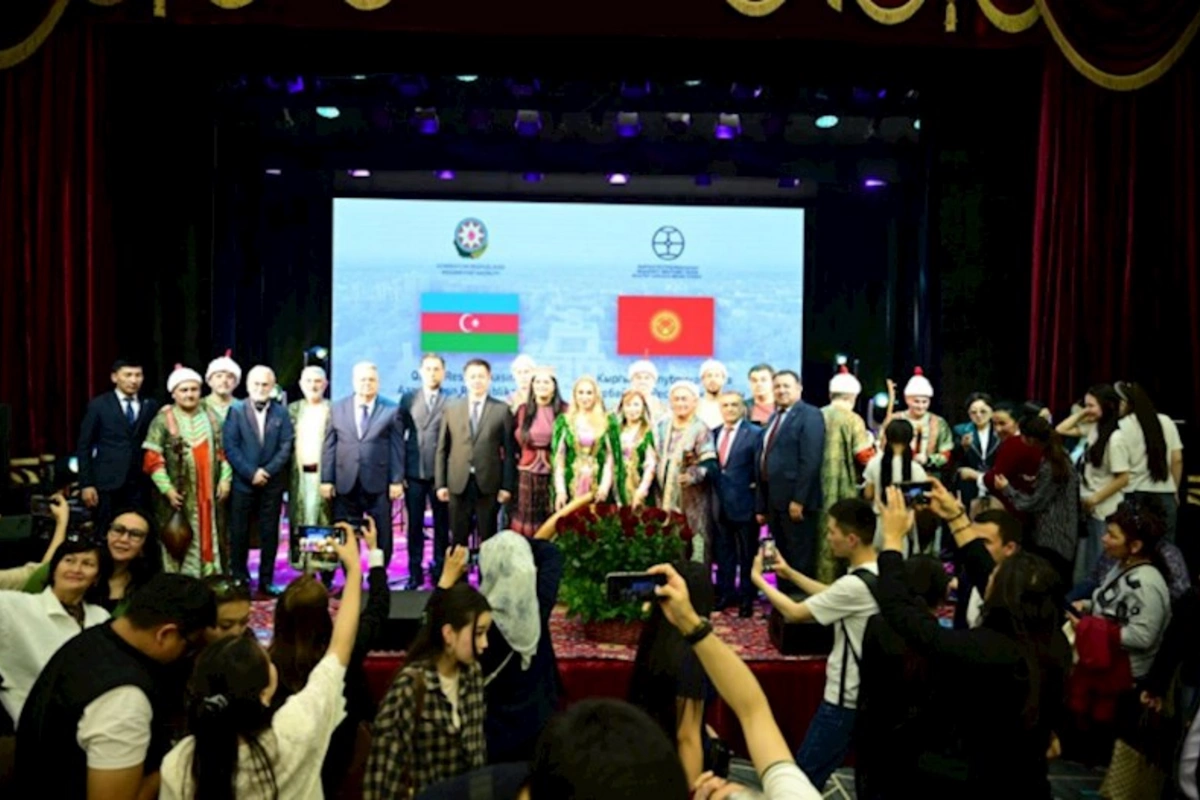 Bişkekdəki Manas” Milli Teatrında Qədim Musiqi Alətləri Ansamblının konserti olub