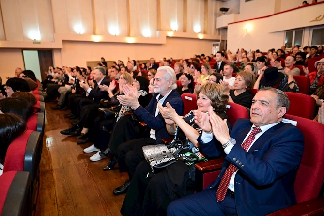 Qırğızıstanda Azərbaycan Mədəniyyəti Günləri başa çatdı — FOTOLAR Qırğızıstanda Azərbaycan Mədəniyyəti Günləri başa çatdı — FOTOLAR