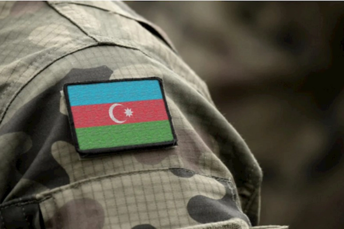Hərbi xidmətdən ehtiyata buraxılanların geyim formalarını daşıya biləcəyi günlər müəyyənləşib