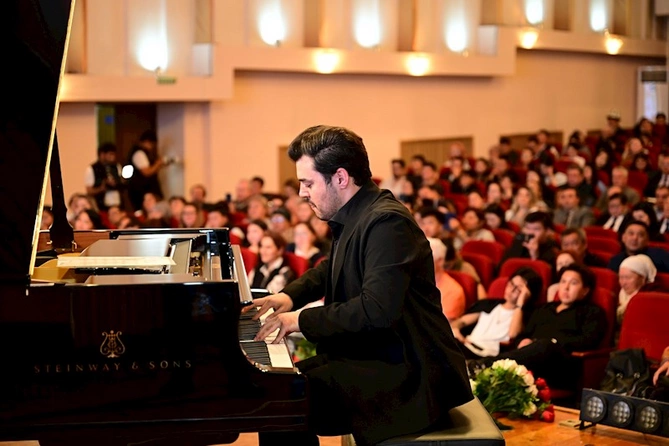 Qırğızıstanda Azərbaycan Mədəniyyəti Günləri başa çatdı — FOTOLAR Qırğızıstanda Azərbaycan Mədəniyyəti Günləri başa çatdı — FOTOLAR