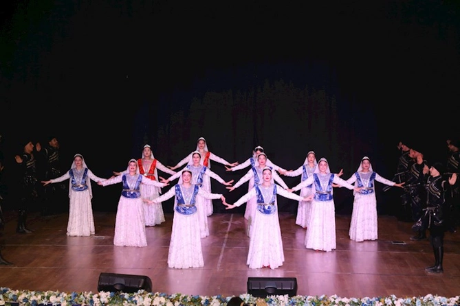 Qarsda Azərbaycanın “Konstitusiya və Suverenlik İli”nə həsr olunmuş tədbir keçirilib Qarsda Azərbaycanın “Konstitusiya və Suverenlik İli”nə həsr olunmuş tədbir keçirilib