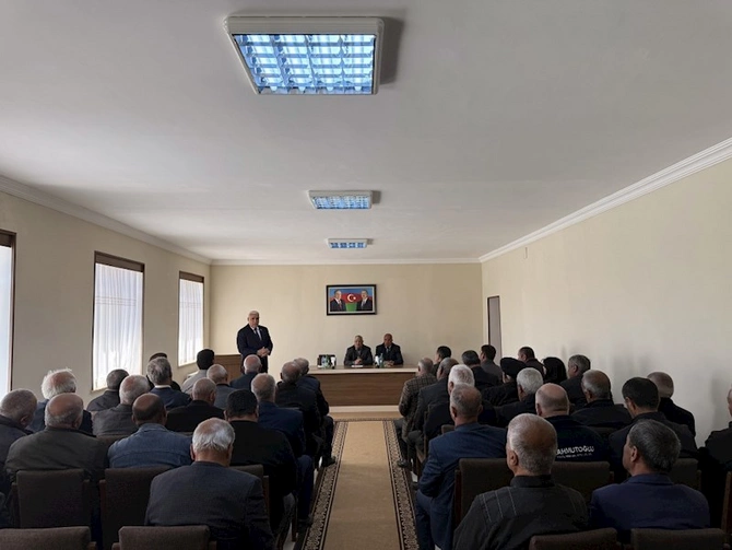 Vüqar Rəhimzadə Culfada seçiciləri ilə növbəti görüşünü keçirdi — FOTOLAR Vüqar Rəhimzadə Culfada seçiciləri ilə növbəti görüşünü keçirdi — FOTOLAR