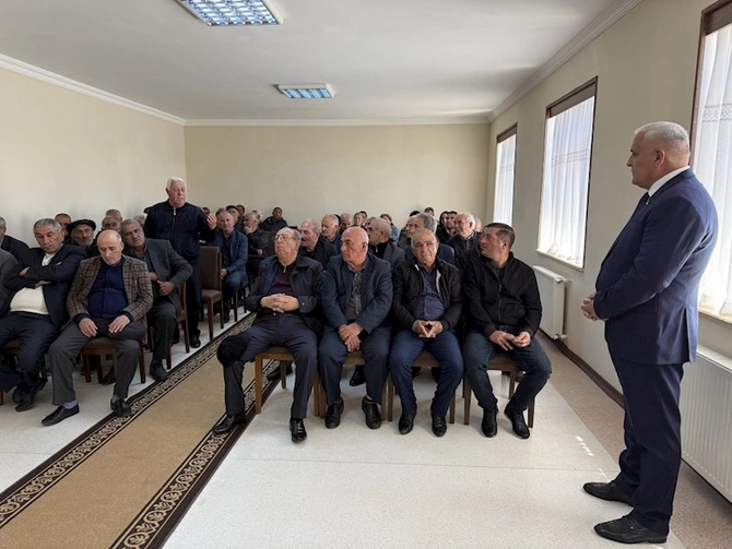Vüqar Rəhimzadə Culfada seçiciləri ilə növbəti görüşünü keçirdi — FOTOLAR Vüqar Rəhimzadə Culfada seçiciləri ilə növbəti görüşünü keçirdi — FOTOLAR