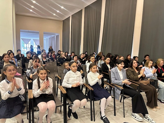 Dövlət Filarmoniyasında yeni layihə — FOTOLAR Dövlət Filarmoniyasında yeni layihə — FOTOLAR