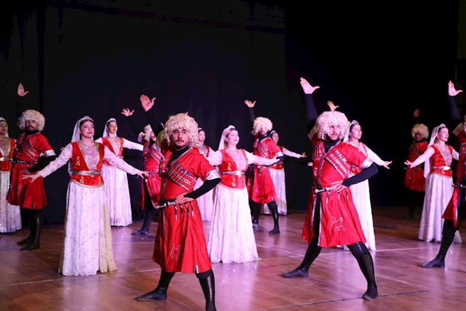 Qarsda Azərbaycanın “Konstitusiya və Suverenlik İli”nə həsr olunmuş tədbir keçirilib Qarsda Azərbaycanın “Konstitusiya və Suverenlik İli”nə həsr olunmuş tədbir keçirilib