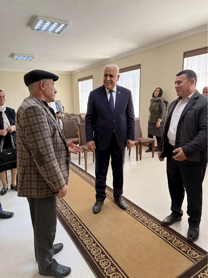 Vüqar Rəhimzadə Culfada seçiciləri ilə növbəti görüşünü keçirdi — FOTOLAR Vüqar Rəhimzadə Culfada seçiciləri ilə növbəti görüşünü keçirdi — FOTOLAR