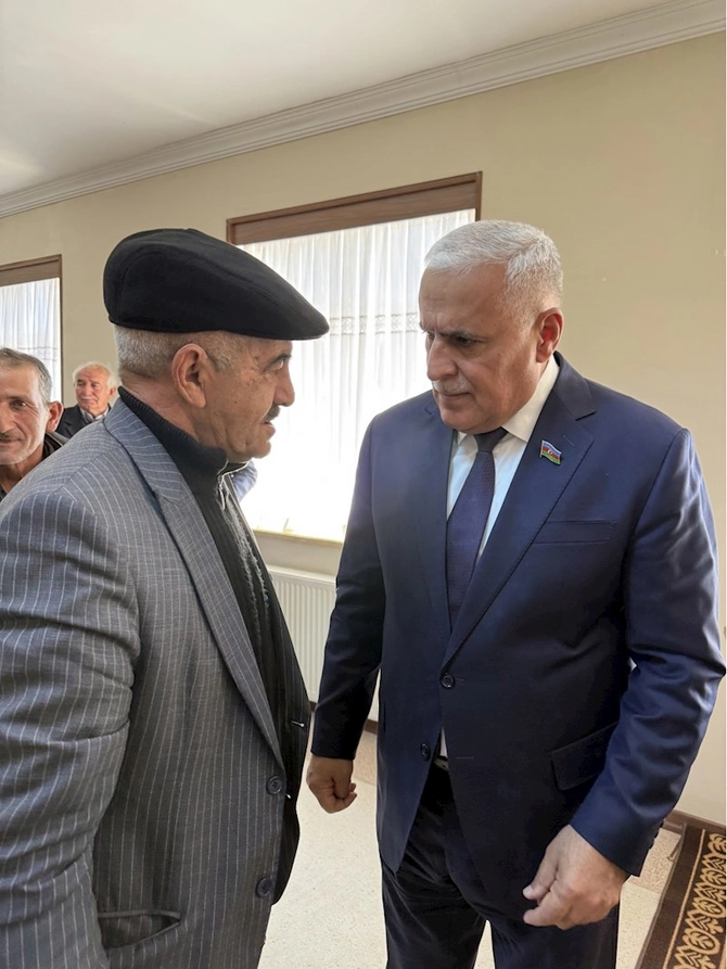 Vüqar Rəhimzadə Culfada seçiciləri ilə növbəti görüşünü keçirdi — FOTOLAR Vüqar Rəhimzadə Culfada seçiciləri ilə növbəti görüşünü keçirdi — FOTOLAR