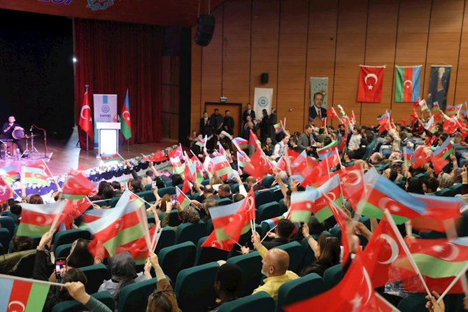 Qarsda Azərbaycanın “Konstitusiya və Suverenlik İli”nə həsr olunmuş tədbir keçirilib Qarsda Azərbaycanın “Konstitusiya və Suverenlik İli”nə həsr olunmuş tədbir keçirilib