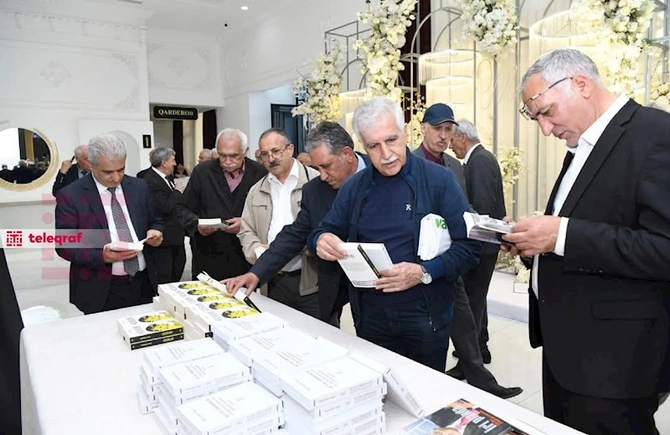 Şərurlu İsfəndiyar siyasətçi və yazarlara bahalı restoranında qonaqlıq verdi — FOTOLAR Şərurlu İsfəndiyar siyasətçi və yazarlara bahalı restoranında qonaqlıq verdi — FOTOLAR