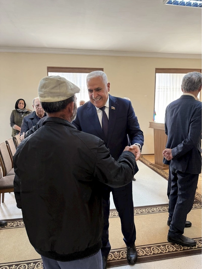 Vüqar Rəhimzadə Culfada seçiciləri ilə növbəti görüşünü keçirdi — FOTOLAR Vüqar Rəhimzadə Culfada seçiciləri ilə növbəti görüşünü keçirdi — FOTOLAR