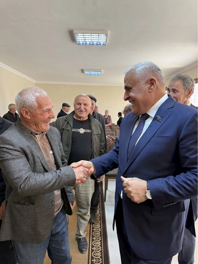Vüqar Rəhimzadə Culfada seçiciləri ilə növbəti görüşünü keçirdi — FOTOLAR Vüqar Rəhimzadə Culfada seçiciləri ilə növbəti görüşünü keçirdi — FOTOLAR