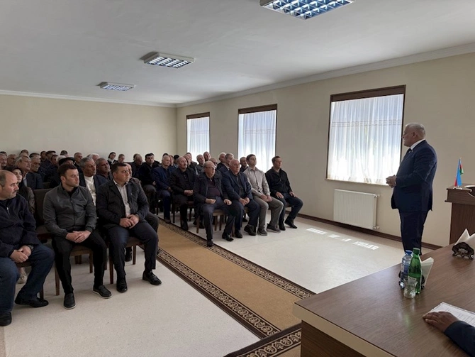 Vüqar Rəhimzadə Culfada seçiciləri ilə növbəti görüşünü keçirdi — FOTOLAR Vüqar Rəhimzadə Culfada seçiciləri ilə növbəti görüşünü keçirdi — FOTOLAR