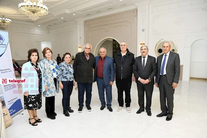Şərurlu İsfəndiyar siyasətçi və yazarlara bahalı restoranında qonaqlıq verdi — FOTOLAR Şərurlu İsfəndiyar siyasətçi və yazarlara bahalı restoranında qonaqlıq verdi — FOTOLAR