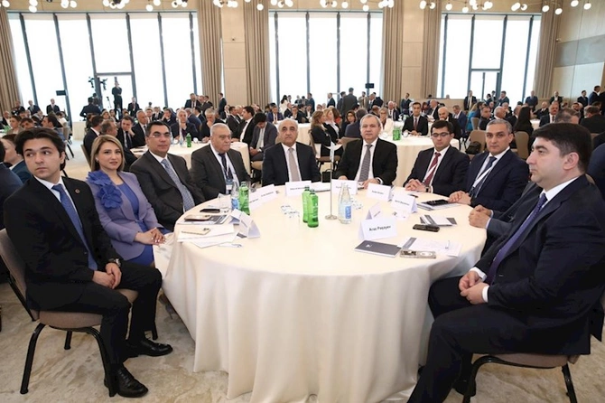 “Rəqəmsallaşma və süni intellektin iş yerlərinə təsiri” mövzusunda konfrans keçirilib — FOTOLAR