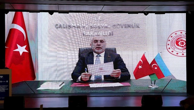 “Rəqəmsallaşma və süni intellektin iş yerlərinə təsiri” mövzusunda konfrans keçirilib — FOTOLAR