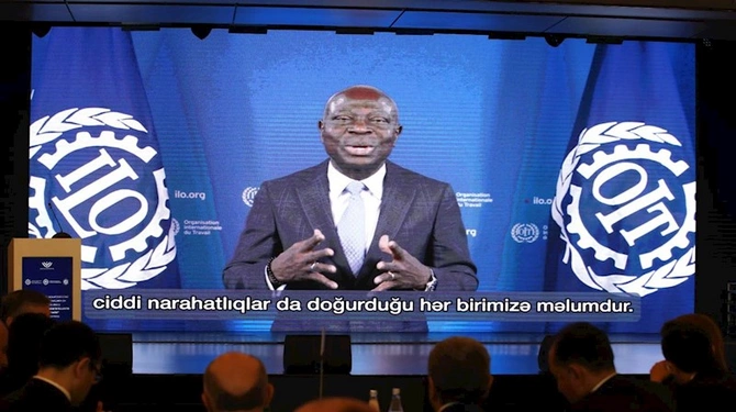 “Rəqəmsallaşma və süni intellektin iş yerlərinə təsiri” mövzusunda konfrans keçirilib — FOTOLAR