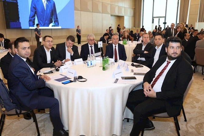 “Rəqəmsallaşma və süni intellektin iş yerlərinə təsiri” mövzusunda konfrans keçirilib — FOTOLAR