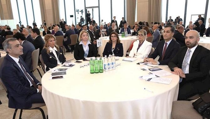 “Rəqəmsallaşma və süni intellektin iş yerlərinə təsiri” mövzusunda konfrans keçirilib — FOTOLAR
