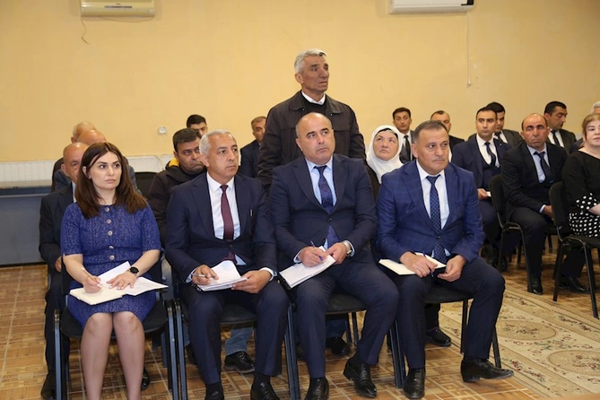 Sevindik Hətəmov növbəti vətəndaş qəbulunu keçirdi — FOTOLAR Sevindik Hətəmov növbəti vətəndaş qəbulunu keçirdi — FOTOLAR