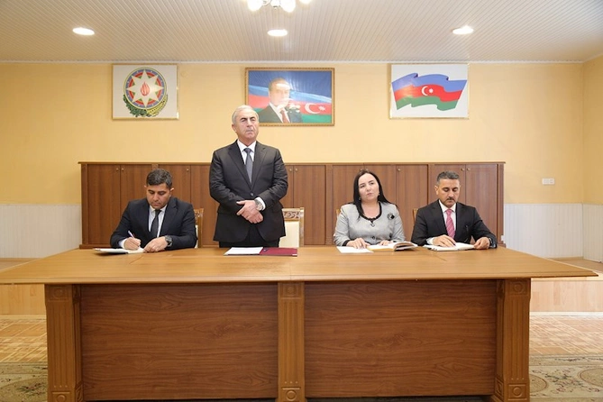 Sevindik Hətəmov növbəti vətəndaş qəbulunu keçirdi — FOTOLAR Sevindik Hətəmov növbəti vətəndaş qəbulunu keçirdi — FOTOLAR