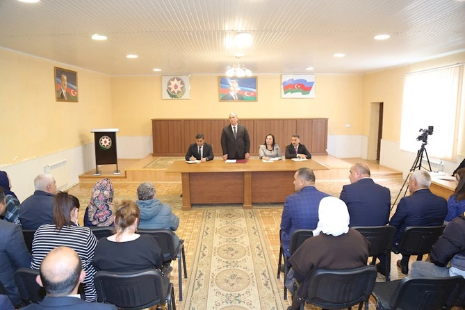 Sevindik Hətəmov növbəti vətəndaş qəbulunu keçirdi — FOTOLAR Sevindik Hətəmov növbəti vətəndaş qəbulunu keçirdi — FOTOLAR