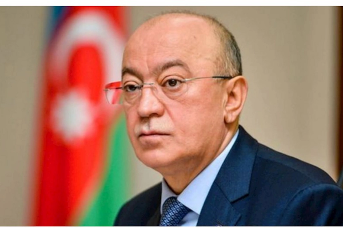Nazir rəisi təqaüdə göndərdi