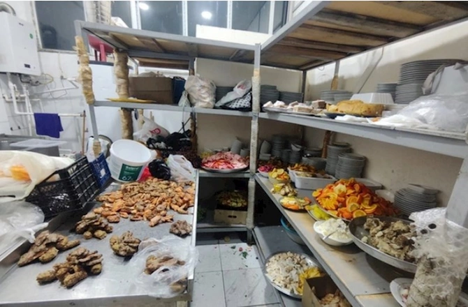 55 nəfərin zəhərləndiyi Venesiyanın mətbəxində XOŞAGƏLMƏZ MƏNZƏRƏ — FOTOLAR