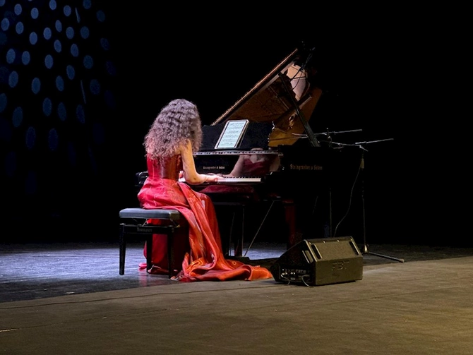 Gəncə Dövlət Filarmoniyasında Piano musiqi axşamı solo konserti baş tutdu — FOTOLAR Gəncə Dövlət Filarmoniyasında Piano musiqi axşamı solo konserti baş tutdu — FOTOLAR