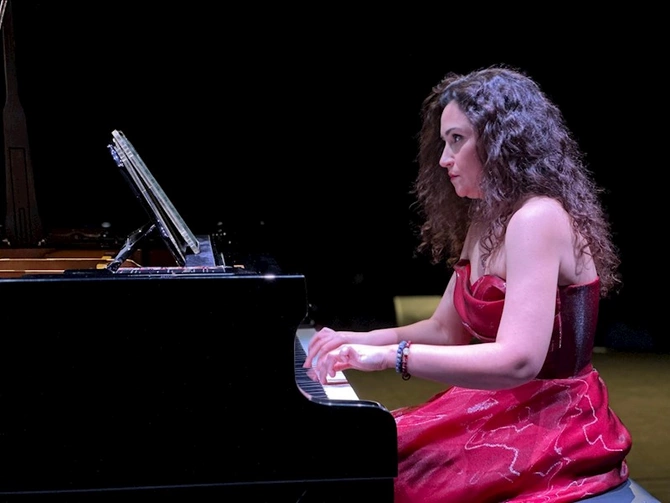 Gəncə Dövlət Filarmoniyasında Piano musiqi axşamı solo konserti baş tutdu — FOTOLAR Gəncə Dövlət Filarmoniyasında Piano musiqi axşamı solo konserti baş tutdu — FOTOLAR