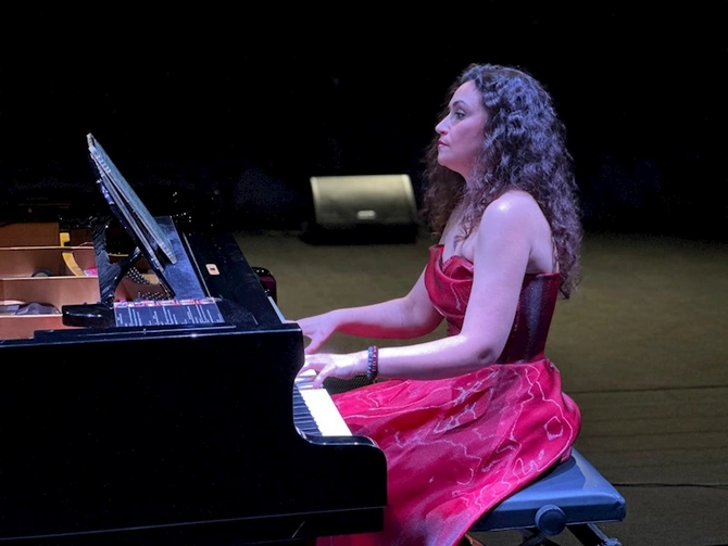 Gəncə Dövlət Filarmoniyasında Piano musiqi axşamı solo konserti baş tutdu — FOTOLAR Gəncə Dövlət Filarmoniyasında Piano musiqi axşamı solo konserti baş tutdu — FOTOLAR