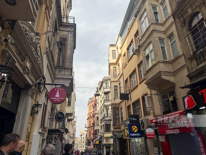 İstanbulun 572 illik əzəməti: Taksimdən Ayasofyaya uzanan yol — FOTOLAR İstanbulun 572 illik əzəməti: Taksimdən Ayasofyaya uzanan yol — FOTOLAR