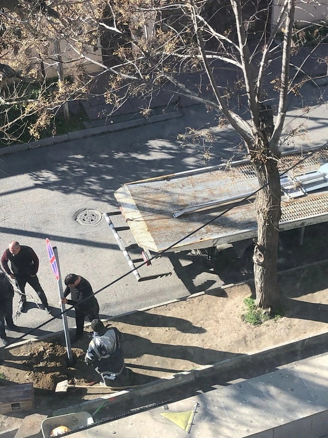 Adil Vəliyevin oğlu özünün komfortu üçün yolu “bağlatdırdı” — FOTO (RƏSMİ) Adil Vəliyevin oğlu özünün komfortu üçün yolu “bağlatdırdı” — FOTO (RƏSMİ)