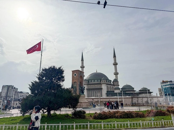 İstanbulun 572 illik əzəməti: Taksimdən Ayasofyaya uzanan yol — FOTOLAR İstanbulun 572 illik əzəməti: Taksimdən Ayasofyaya uzanan yol — FOTOLAR