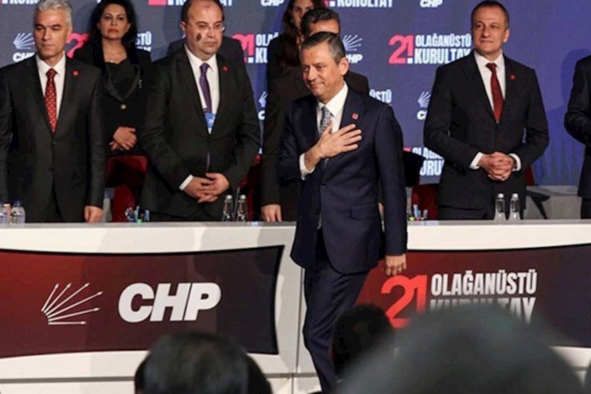 Özgür Özəl yenidən CHP sədri seçildi
