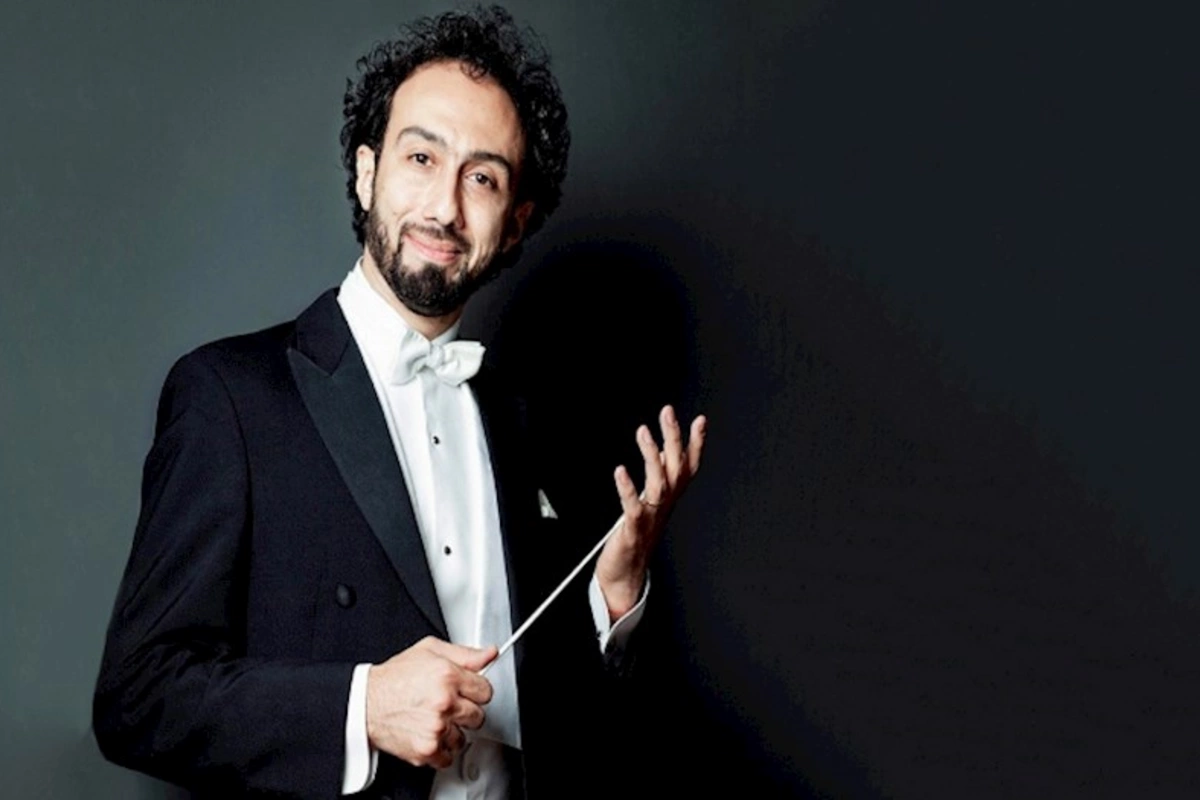 Əməkdar artist: Fortepianoda bir barmağı ilə ifa edən müəllimlər var... — VİDEO
