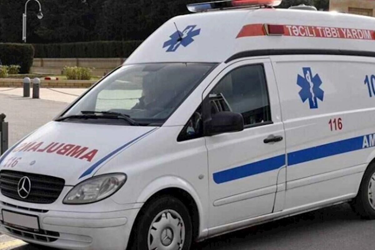 Gəncədə boğazından xəsarət alan gənc Bakıya göndərildi
