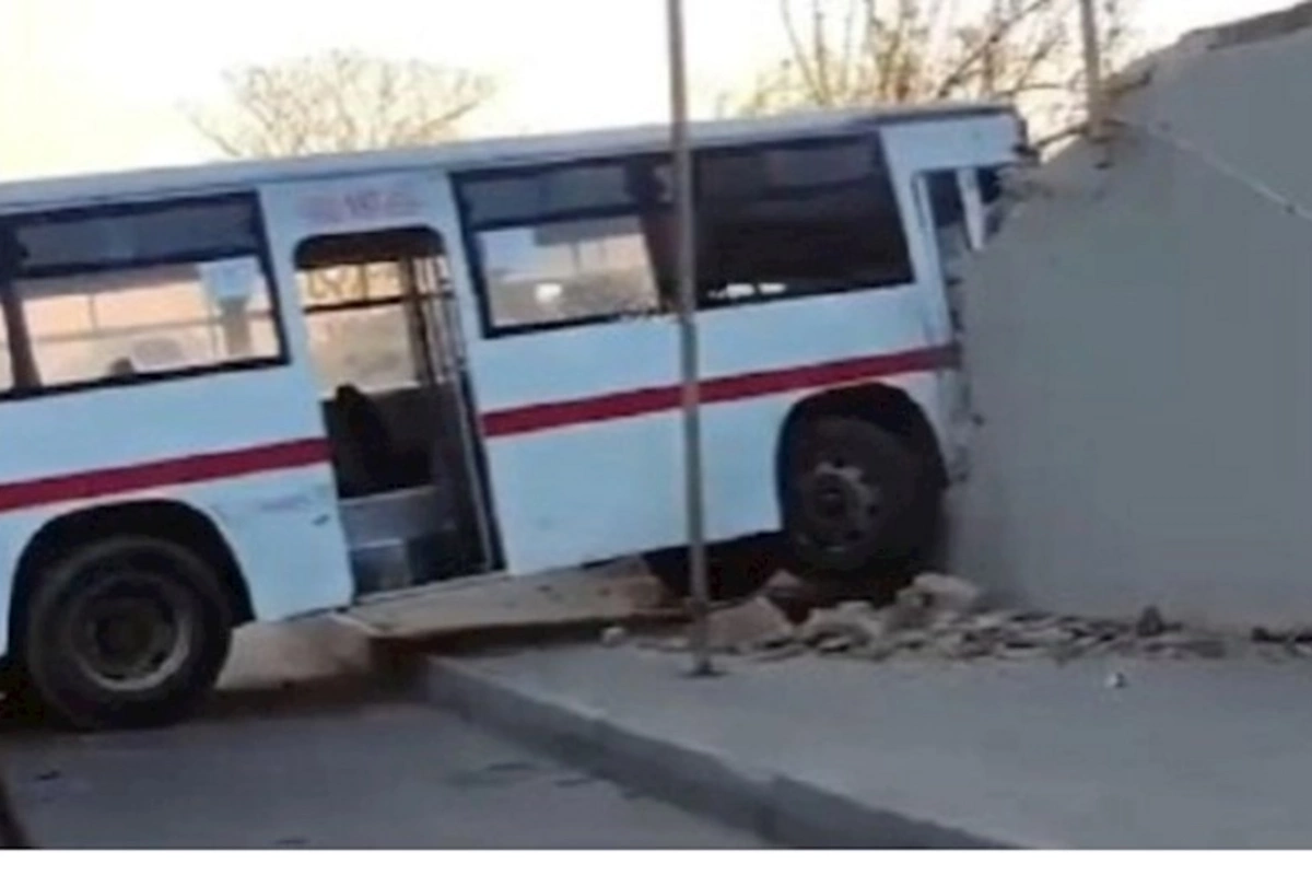 Sərnişin avtobusu hasara çırpıldı — VİDEO