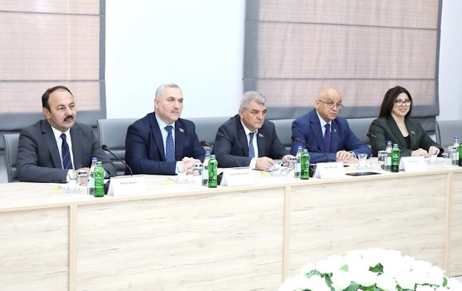 AHİK-də deputatlarla görüş keçirildi — FOTOLAR AHİK-də deputatlarla görüş keçirildi — FOTOLAR