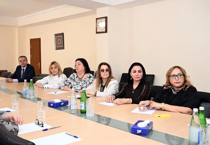 Müəllimlər üçün təlimin keçirilməsi qaydaları müzakirə edilib — FOTOLAR