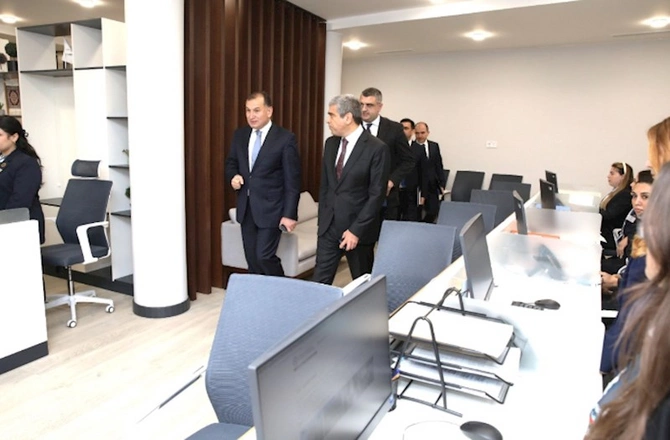 Anar Əliyev AHİK-nın yeni mərkəzi ilə tanış oldu — FOTOLAR Anar Əliyev AHİK-nın yeni mərkəzi ilə tanış oldu — FOTOLAR