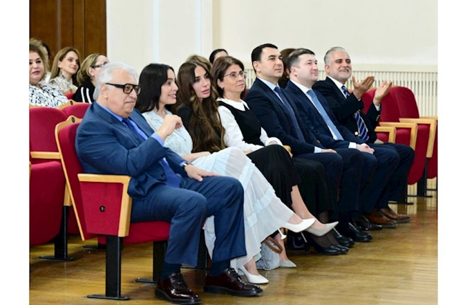 Leyla Əliyeva və Arzu Əliyeva tələbələrin konsertində — FOTOLAR