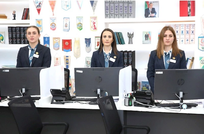 Anar Əliyev AHİK-nın yeni mərkəzi ilə tanış oldu — FOTOLAR Anar Əliyev AHİK-nın yeni mərkəzi ilə tanış oldu — FOTOLAR