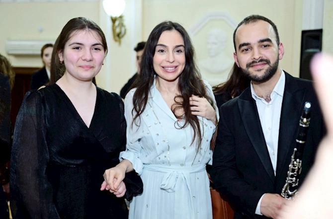 Leyla Əliyeva və Arzu Əliyeva tələbələrin konsertində — FOTOLAR