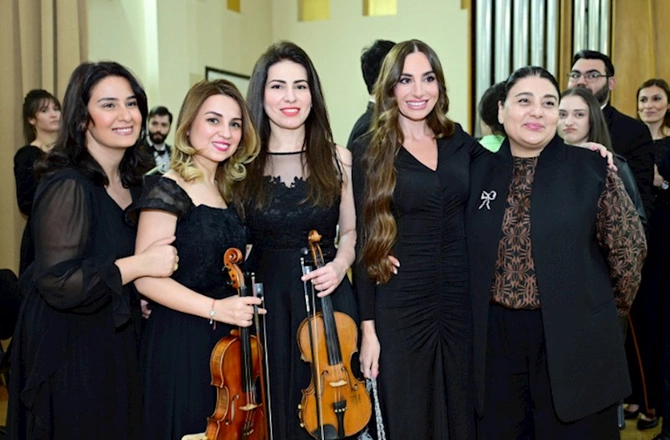 Leyla Əliyeva və Arzu Əliyeva tələbələrin konsertində — FOTOLAR