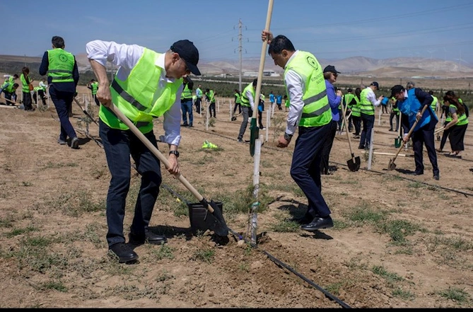 Ümummilli Liderin anadan olmasının 102-ci ildönümünə həsr olunan ağacəkmə aksiyası keçirildi — FOTOLAR Ümummilli Liderin anadan olmasının 102-ci ildönümünə həsr olunan ağacəkmə aksiyası keçirildi — FOTOLAR
