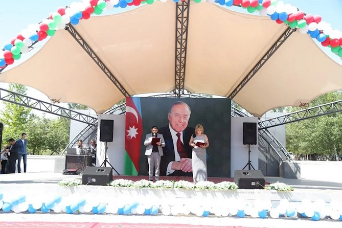 Hacıqabulda Heydər Əliyevin anadan olmasının 102-ci ildönümünə həsr olunmuş tədbir keçirildi — FOTOLAR Hacıqabulda Heydər Əliyevin anadan olmasının 102-ci ildönümünə həsr olunmuş tədbir keçirildi — FOTOLAR
